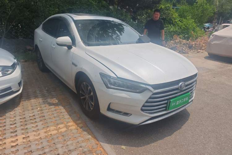 Used BYD Qin Pro New Energy 2019 DM 1.5TI Automatic Navigation Edition Front Right 45 Deg