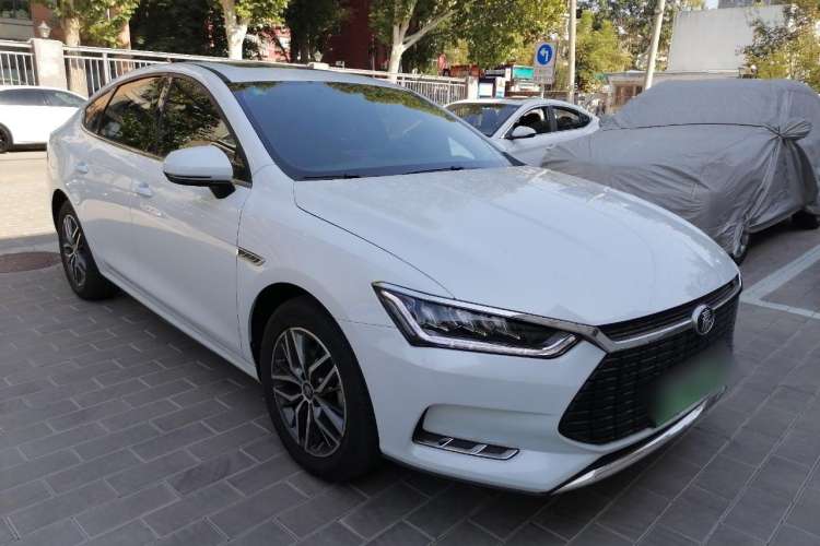 Used BYD Qin Pro New Energy 2019 EV Super Edition Standard Version Smart Connect Leading Style Front Right 45 Deg