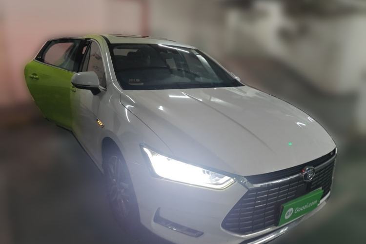 Used BYD Qin Pro New Energy 2019 EV Super Edition High-Power Smart Connect Luxurious Model Front Right 45 Deg