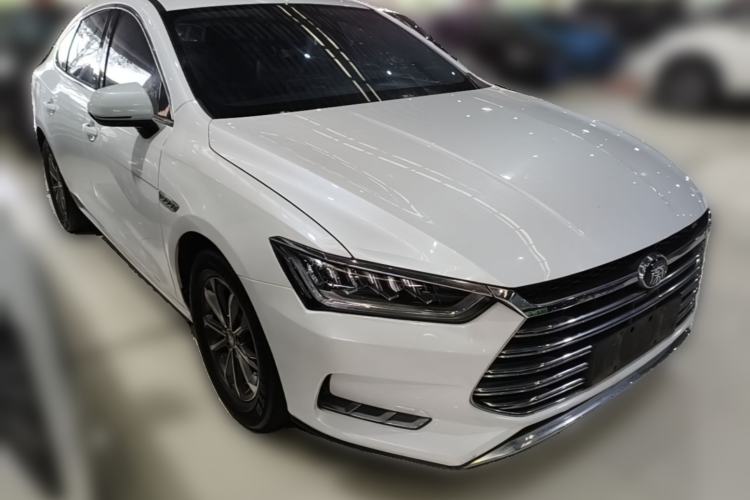 Used BYD Qin Pro New Energy 2019 DM Super Edition 1.5TI Automatic Smart Connect X-Trail Model China VI Standard Front Right 45 Deg