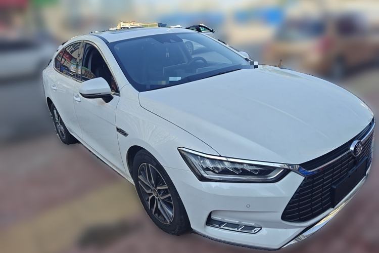 Used BYD Qin Pro New Energy 2019 EV Super Edition High-Power Long-Range Smart-Connected Cutting-Edge Model Front Right 45 Deg