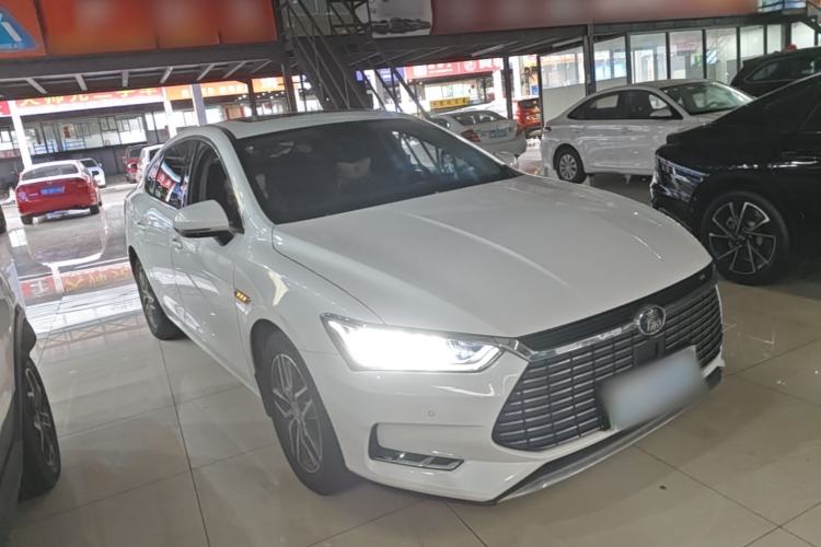 Used BYD Qin Pro New Energy 2019 EV Super Edition High-Power Smart Connect Luxurious Model Front Right 45 Deg