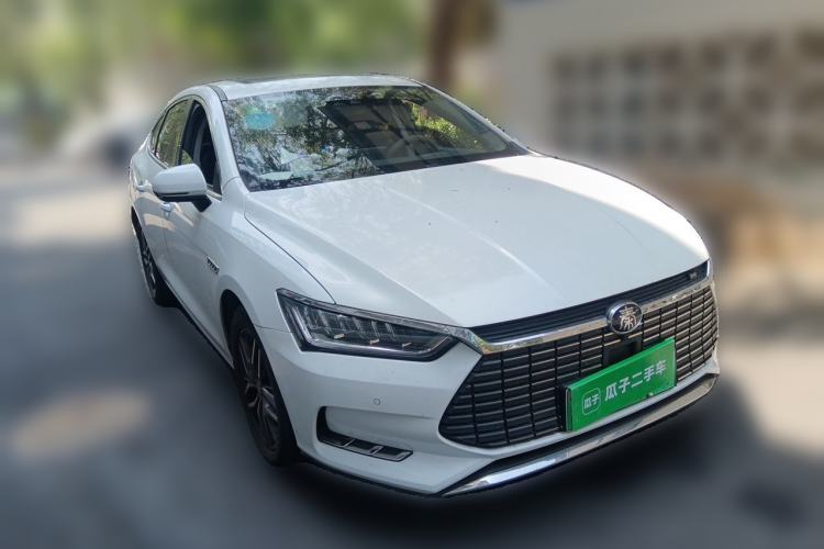 Used BYD Qin Pro New Energy 2019 EV Super Edition High-Power Long-Range Smart-Connected Cutting-Edge Model Front Right 45 Deg