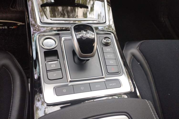Used BYD Qin Pro New Energy 2019 EV Super Edition Standard Version Smart Connect Leading Style Gear Lever