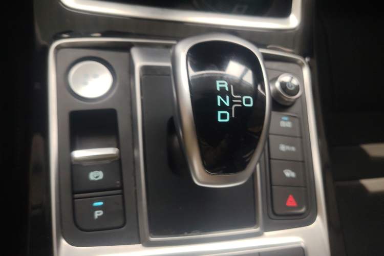 Used BYD Qin Pro New Energy 2019 EV Super Edition Standard Version Smart Connect Leading Style Gear Lever