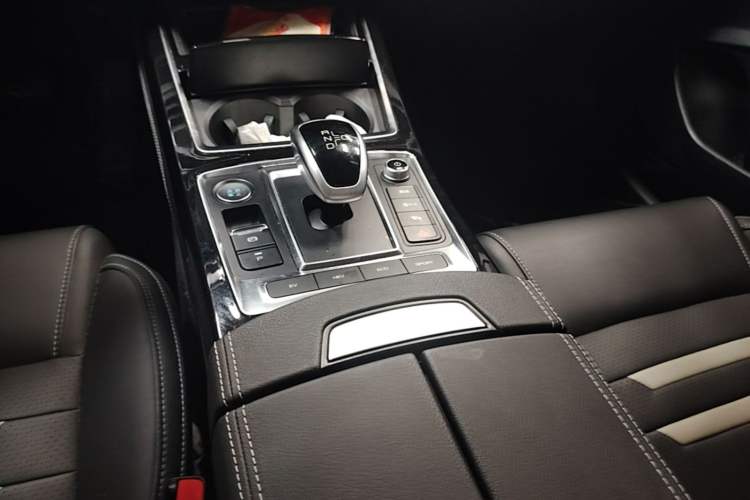 Used BYD Qin Pro New Energy 2019 DM Super Edition 1.5TI Automatic Smart Connect Enjoyment Model China VI Standard Gear Lever