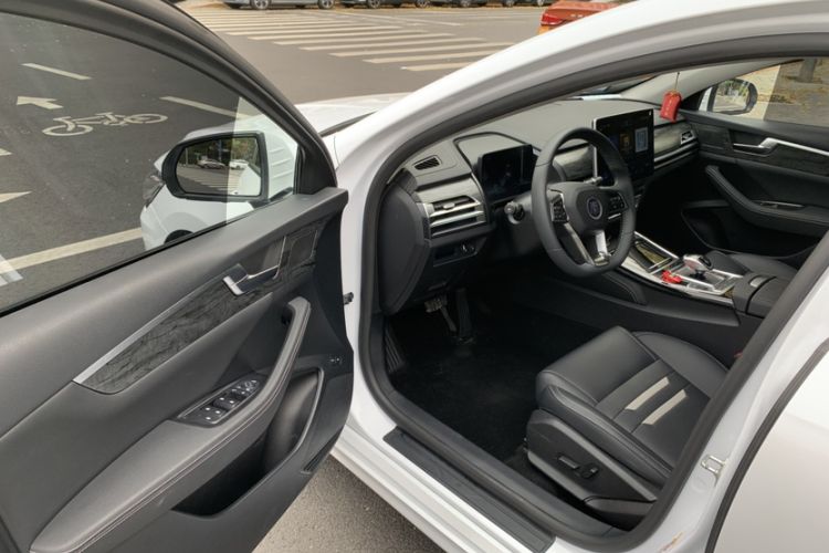Used BYD Qin Pro New Energy 2019 EV Super Edition High-Power Long-Range Smart-Connected Cutting-Edge Model Interior 5