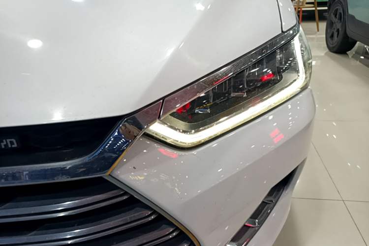Used BYD Qin Pro New Energy 2019 DM Super Edition 1.5TI Automatic Smart Connect X-Trail Model China VI Standard Left Front Headlight