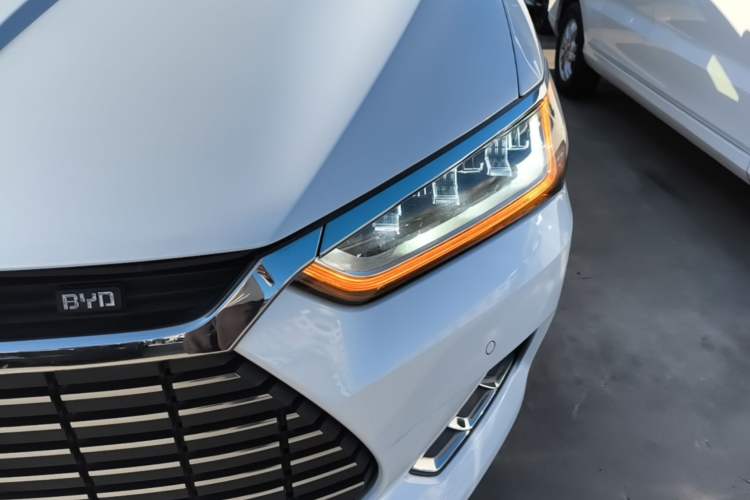 Used BYD Qin Pro New Energy 2019 EV Super Edition High-Power Smart Connect Luxurious Model Left Front Headlight