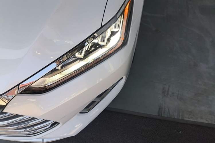 Used BYD Qin Pro New Energy 2019 DM Super Edition 1.5TI Automatic Smart Connect X-Trail Model China VI Standard Left Front Headlight