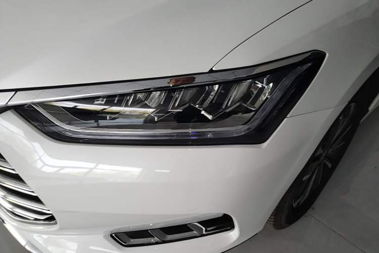 Used BYD Qin Pro New Energy 2019 DM Super Edition 1.5TI Automatic Smart Connect X-Trail Model China VI Standard Left Front Headlight
