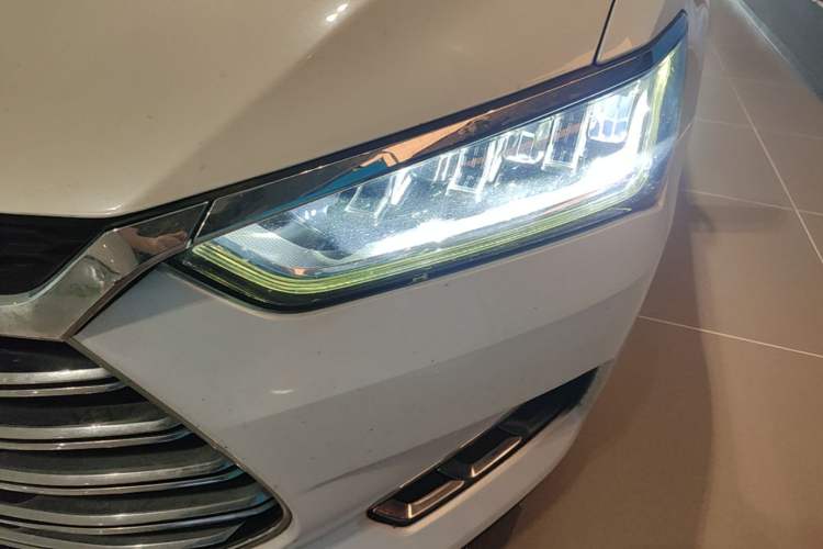 Used BYD Qin Pro New Energy 2019 DM Super Edition 1.5TI Automatic Smart Connect X-Trail Model China VI Standard Left Front Headlight