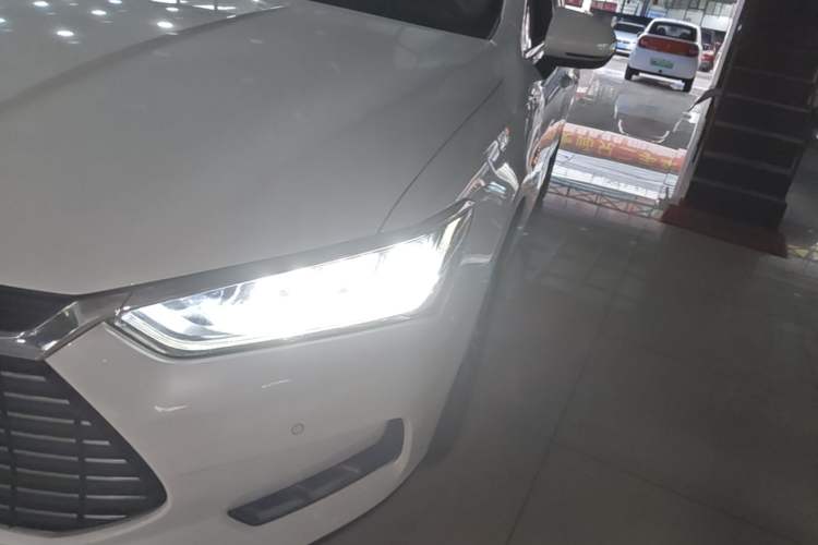Used BYD Qin Pro New Energy 2019 EV Super Edition High-Power Smart Connect Luxurious Model Left Front Headlight
