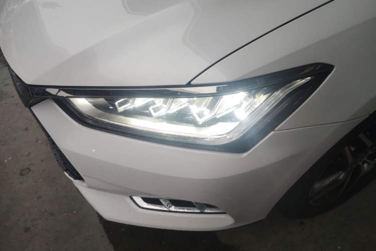Used BYD Qin Pro New Energy 2019 EV Super Edition Standard Version Smart Connect Leading Style Left Front Headlight