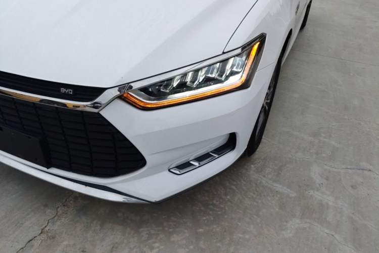 Used BYD Qin Pro New Energy 2019 EV Super Edition Standard Version Smart Connect Leading Style Left Front Headlight