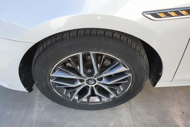 Used BYD Qin Pro New Energy 2019 EV Super Edition High-Power Smart Connect Luxurious Model Left Front Wheel Hub