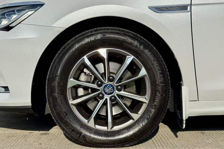 Used BYD Qin Pro New Energy 2019 DM Super Edition 1.5TI Automatic Smart Connect X-Trail Model China VI Standard Left Front Wheel Hub