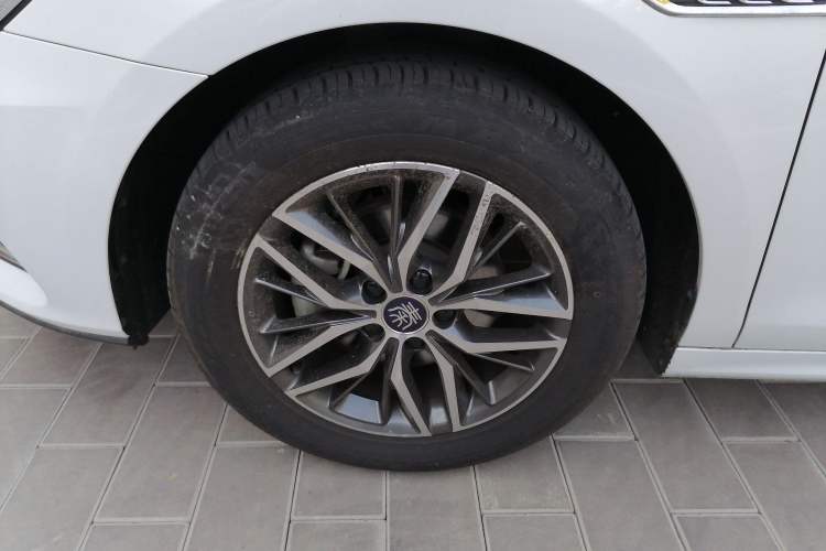 Used BYD Qin Pro New Energy 2019 EV Super Edition Standard Version Smart Connect Leading Style Left Front Wheel Hub