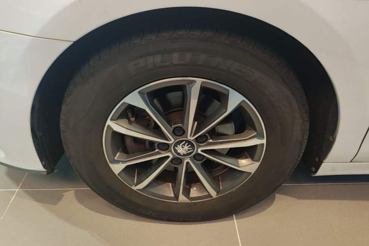 Used BYD Qin Pro New Energy 2019 DM Super Edition 1.5TI Automatic Smart Connect X-Trail Model China VI Standard Left Front Wheel Hub