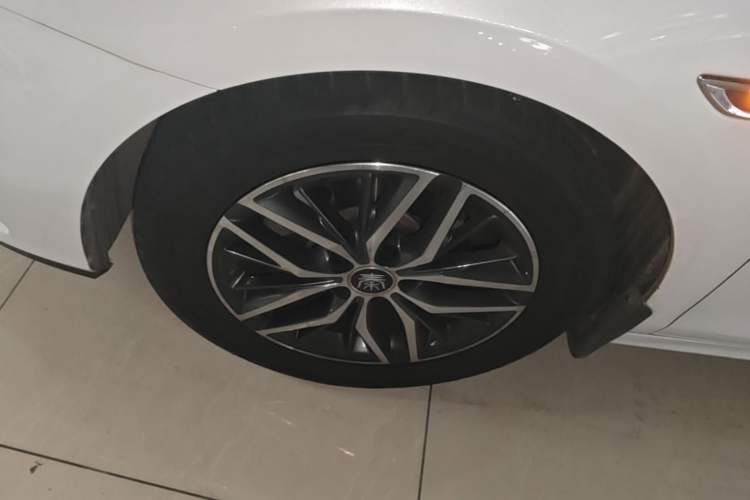 Used BYD Qin Pro New Energy 2019 EV Super Edition High-Power Smart Connect Luxurious Model Left Front Wheel Hub