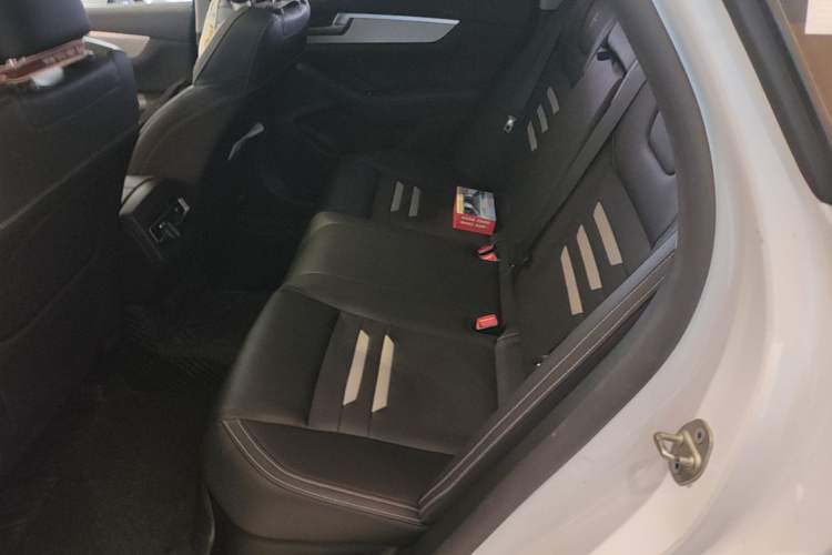 Used BYD Qin Pro New Energy 2019 DM Super Edition 1.5TI Automatic Smart Connect X-Trail Model China VI Standard Left Rear Seat