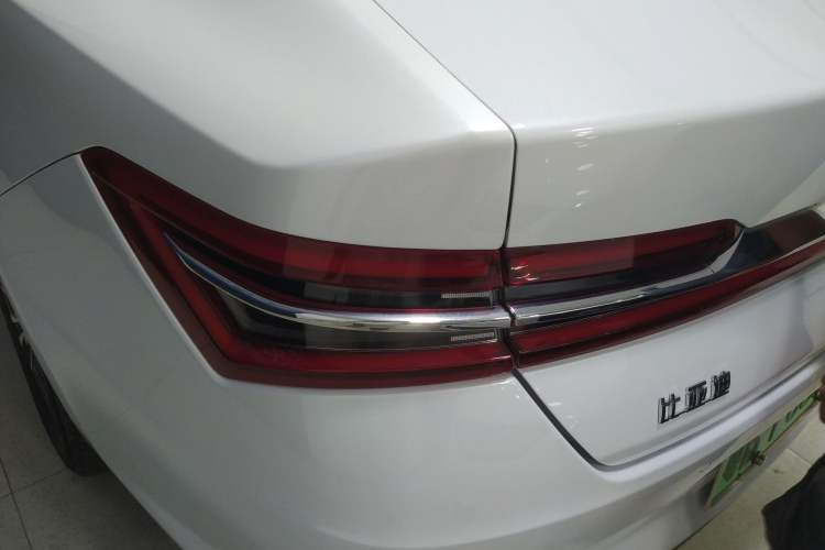 Used BYD Qin Pro New Energy 2019 DM Super Edition 1.5TI Automatic Smart Connect Speedy Model China VI Standard Left Rear Taillight