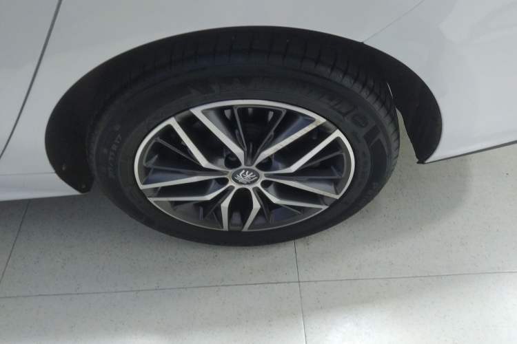 Used BYD Qin Pro New Energy 2019 DM Super Edition 1.5TI Automatic Smart Connect Speedy Model China VI Standard Left Rear Wheel Hub