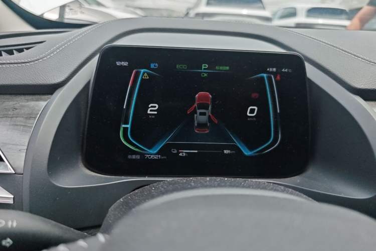 Used BYD Qin Pro New Energy 2019 EV Super Edition High-Power Smart Connect Luxurious Model Odometer Close Up