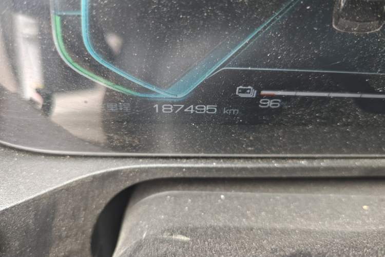 Used BYD Qin Pro New Energy 2019 EV Super Edition High-Power Long-Range Smart-Connected Cutting-Edge Model Odometer Close Up