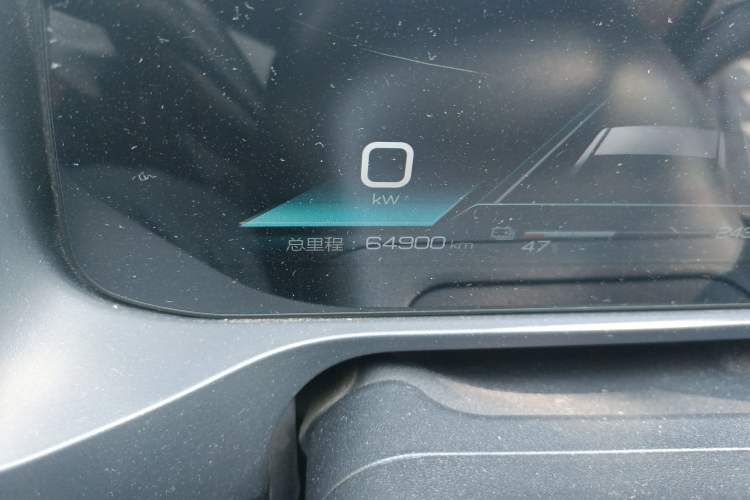 Used BYD Qin Pro New Energy 2019 EV Super Edition High-Power Long-Range Smart-Connected Cutting-Edge Model Odometer Close Up