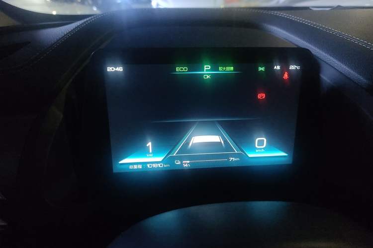 Used BYD Qin Pro New Energy 2019 EV Super Edition High-Power Long-Range Smart-Connected Cutting-Edge Model Odometer Close Up