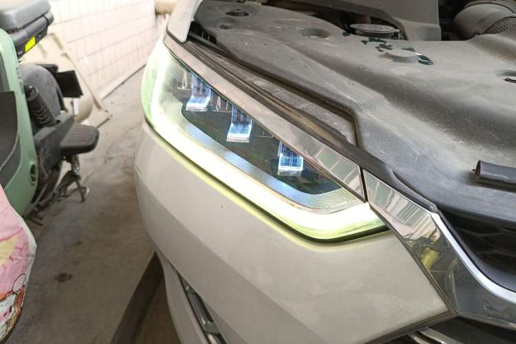 Used BYD Qin Pro New Energy 2019 DM Super Edition 1.5TI Automatic Smart Connect X-Trail Model China VI Standard Right Front Headlight
