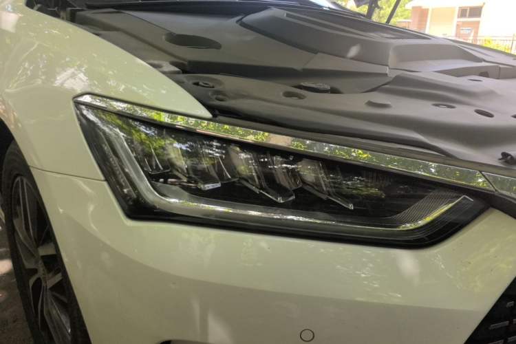 Used BYD Qin Pro New Energy 2019 EV Super Edition High-Power Long-Range Smart-Connected Cutting-Edge Model Right Front Headlight