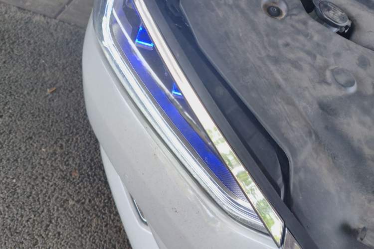 Used BYD Qin Pro New Energy 2019 EV Super Edition High-Power Long-Range Smart-Connected Cutting-Edge Model Right Front Headlight