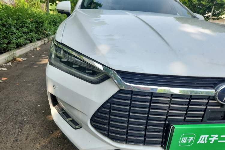 Used BYD Qin Pro New Energy 2019 EV Super Edition High-Power Long-Range Smart-Connected Cutting-Edge Model Right Front Headlight