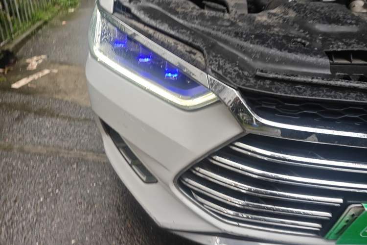 Used BYD Qin Pro New Energy 2019 DM Super Edition 1.5TI Automatic Smart Connect Prestige Model China VI Standard Right Front Headlight