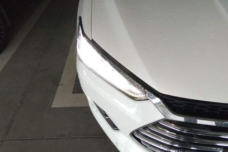 Used BYD Qin Pro New Energy 2019 DM Super Edition 1.5TI Automatic Smart Connect X-Trail Model China VI Standard Right Front Headlight
