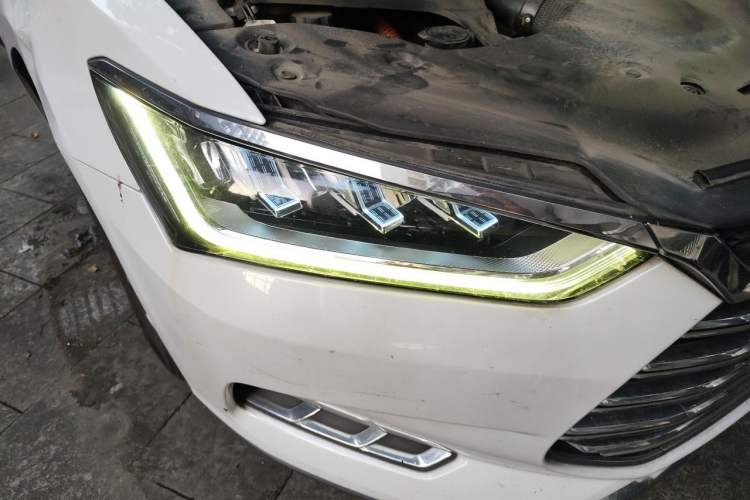 Used BYD Qin Pro New Energy 2019 DM Super Edition 1.5TI Automatic Smart Connect Prestige Model China V Standard Right Front Headlight