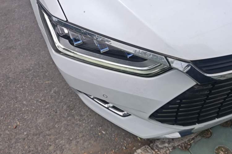 Used BYD Qin Pro New Energy 2019 EV Super Edition High-Power Smart Connect Luxurious Model Right Front Headlight