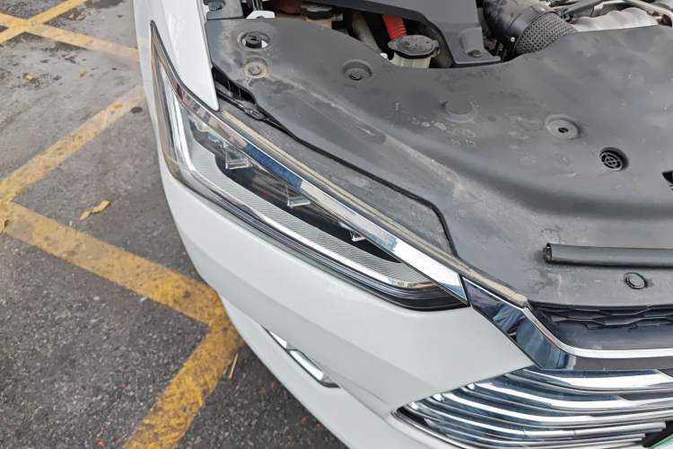 Used BYD Qin Pro New Energy 2019 DM Super Edition 1.5TI Automatic Smart Connect X-Trail Model China VI Standard Right Front Headlight