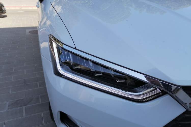 Used BYD Qin Pro New Energy 2019 EV Super Edition Standard Version Smart Connect Leading Style Right Front Headlight