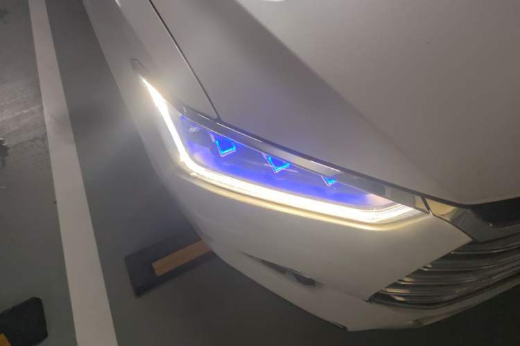Used BYD Qin Pro New Energy 2019 DM Super Edition 1.5TI Automatic Smart Connect X-Trail Model China VI Standard Right Front Headlight
