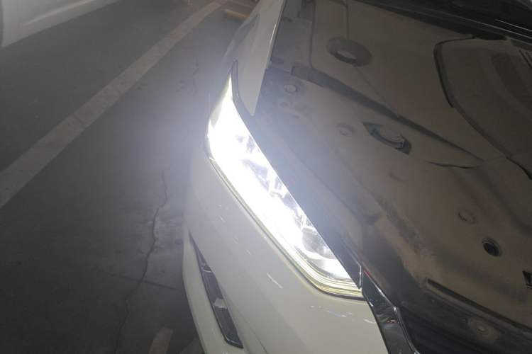 Used BYD Qin Pro New Energy 2019 EV Super Edition High-Power Smart Connect Luxurious Model Right Front Headlight
