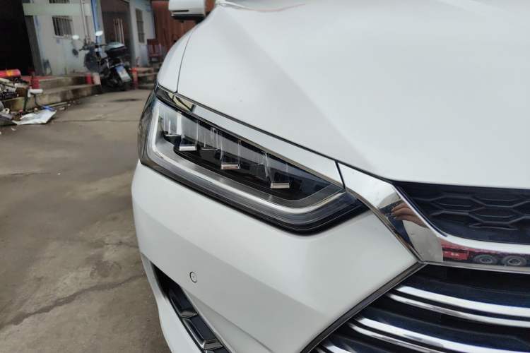 Used BYD Qin Pro New Energy 2019 DM 1.5TI Automatic Navigation Edition Right Front Headlight