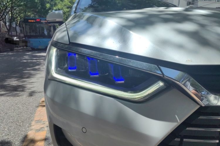 Used BYD Qin Pro New Energy 2019 EV Super Edition High-Power Smart Connect & Premium Model Right Front Headlight