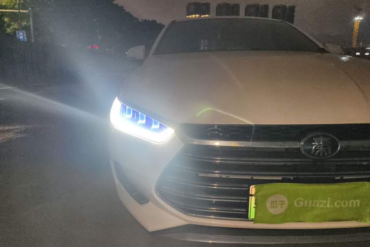 Used BYD Qin Pro New Energy 2019 DM Super Edition 1.5TI Automatic Smart Connect X-Trail Model China VI Standard Right Front Headlight