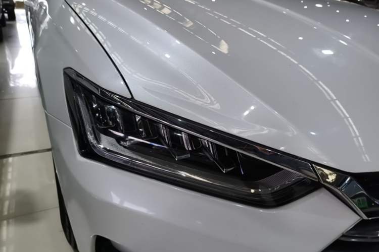 Used BYD Qin Pro New Energy 2019 DM Super Edition 1.5TI Automatic Smart Connect X-Trail Model China VI Standard Right Front Headlight