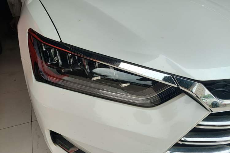 Used BYD Qin Pro New Energy 2019 DM Super Edition 1.5TI Automatic Smart Connect X-Trail Model China VI Standard Right Front Headlight