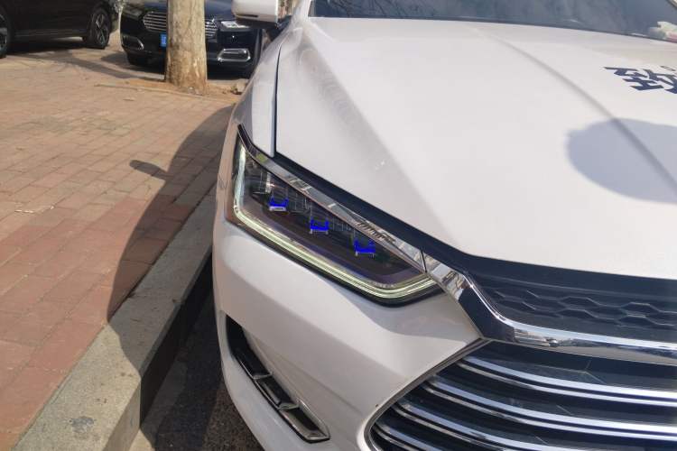 Used BYD Qin Pro New Energy 2019 DM Super Edition 1.5TI Automatic Smart Connect X-Trail Model China V Standard Right Front Headlight