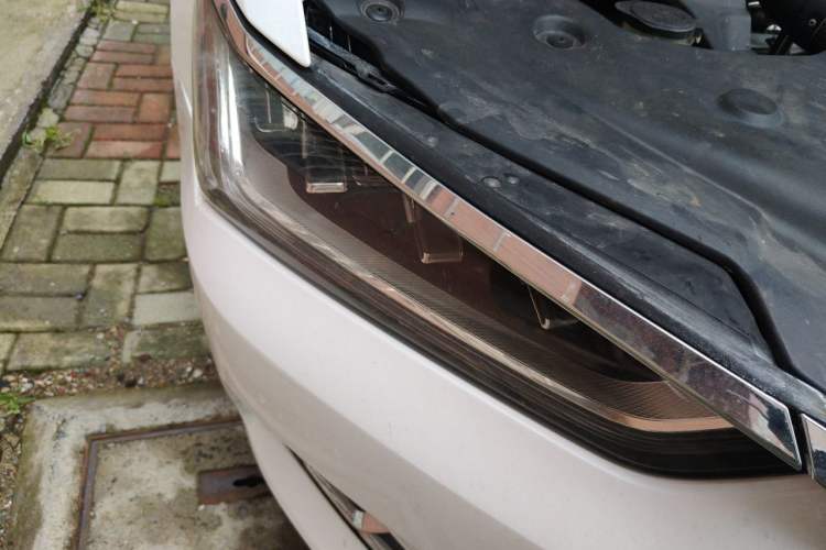 Used BYD Qin Pro New Energy 2019 DM Super Edition 1.5TI Automatic Smart Connect X-Trail Model China VI Standard Right Front Headlight